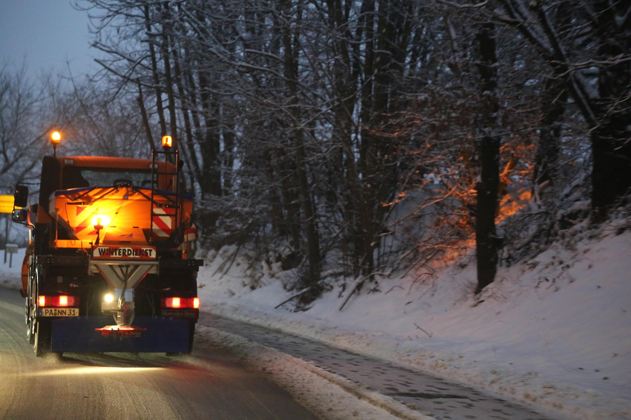 Winterliche Eisfalle in Lippe: Glätte verzögert Busverkehr am Morgen