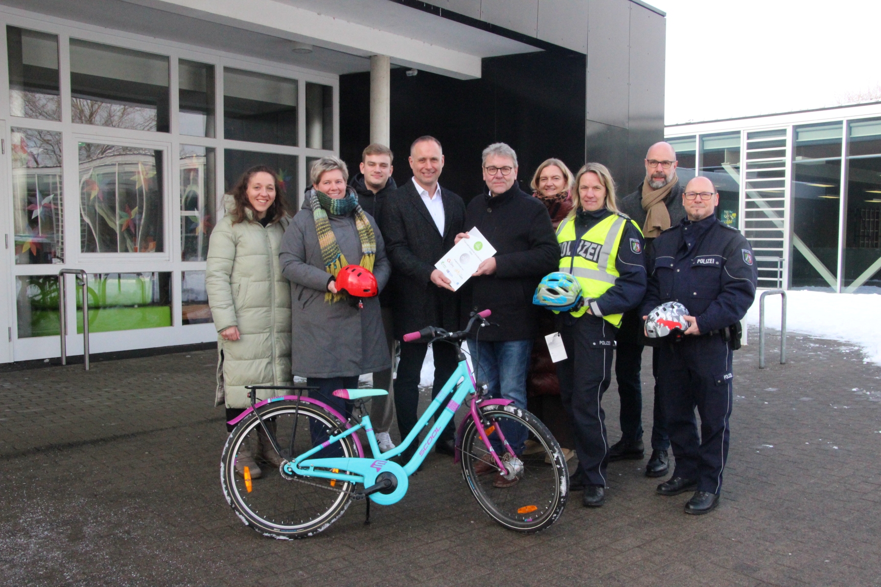Kreis zeichnet Grundschule am Schloss in Lemgo-Brake aus   