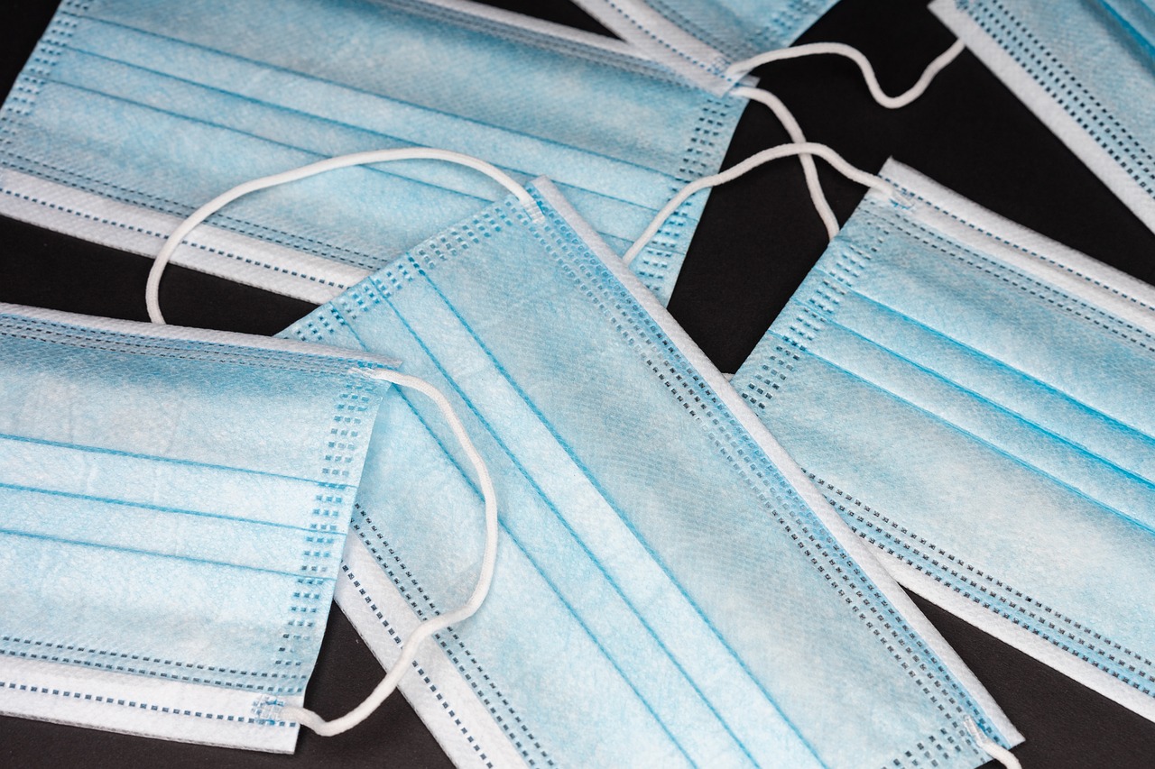 Milliarden verpufft: Corona-Masken in Massen verbrannt – politischer Streit flammt neu auf – Lemgo Radio