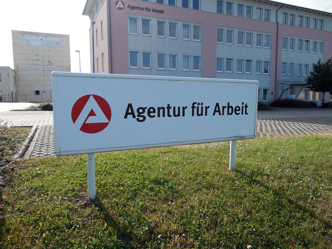 Studium bei der Arbeitsagentur Studium bei der Arbeitsagentur – Lemgo Radio
