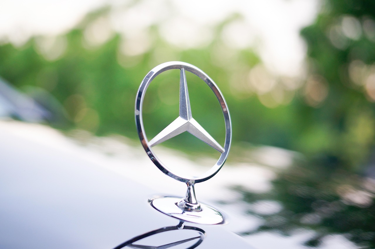 Mercedes‑Benz: Gewinn bricht ein, globale Herausforderungen setzen Traditionsmarke unter Druck Mercedes‑Benz: Gewinn bricht ein, globale Herausforderungen setzen Traditionsmarke unter Druck – Lemgo Radio