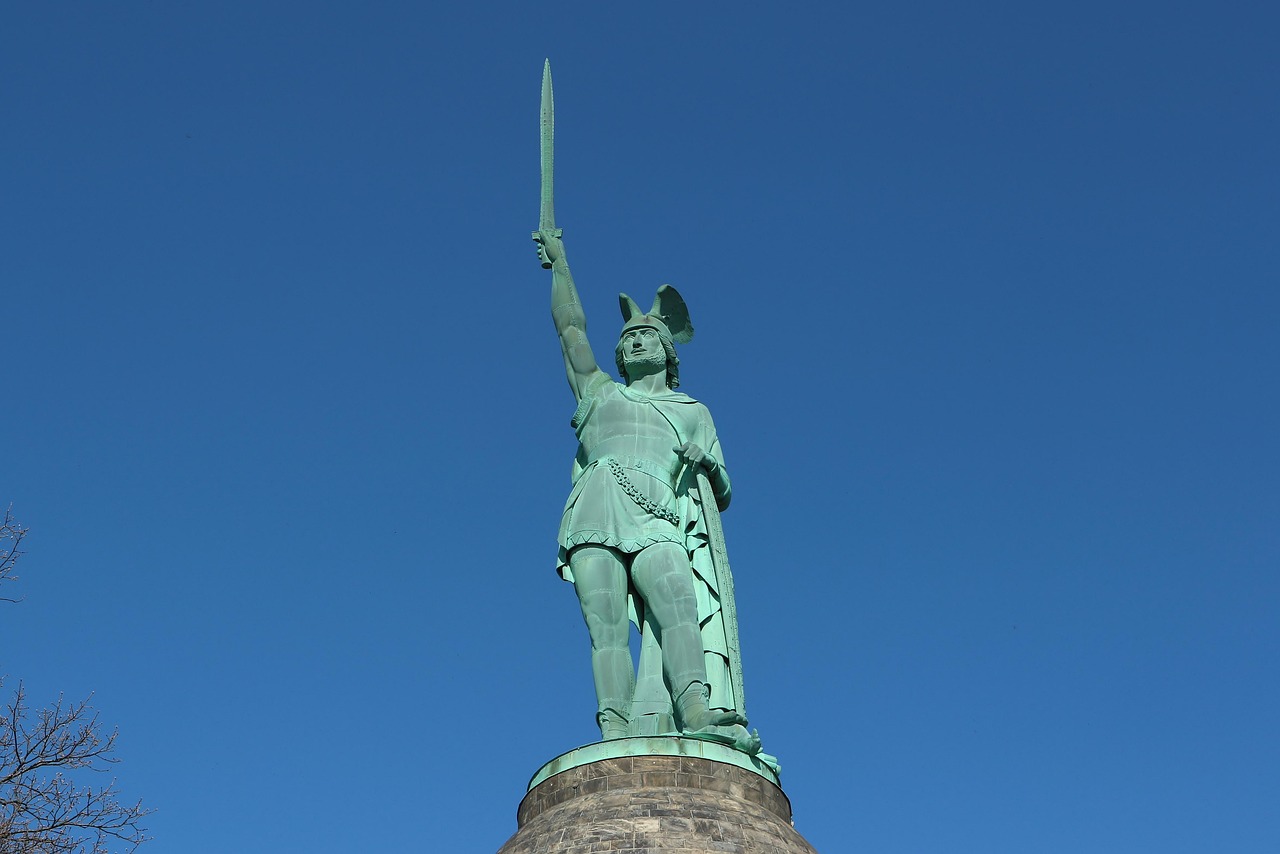 Hermann im neuen Licht: Detmolder Ausstellung macht das Denkmal zum globalen Erlebnis