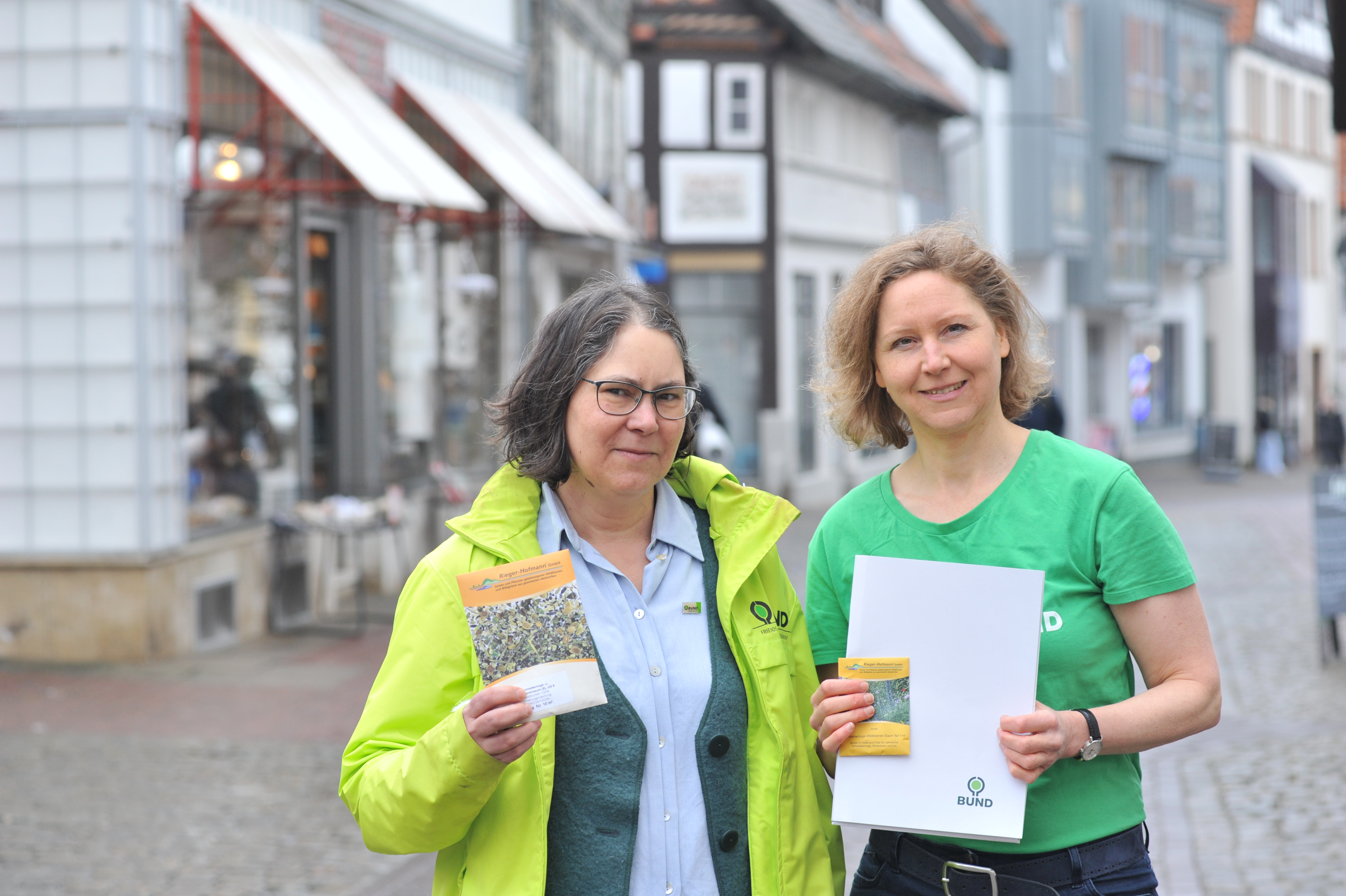 Blühende Hoffnung für Lippe: Mit heimischen Wildblumen retten wir Schmetterlinge und Wildbienen