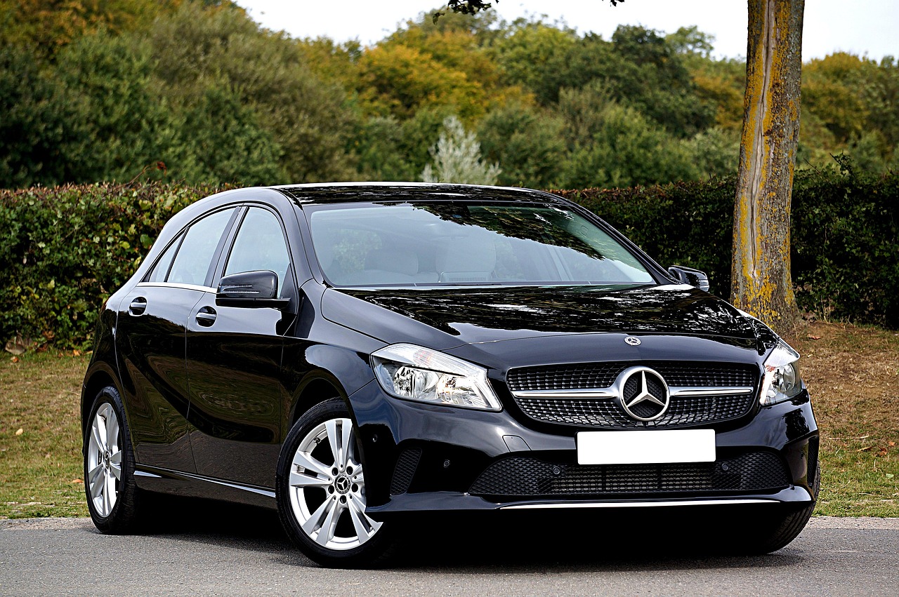 Luxusstrategie auf dem Prüfstand: Mercedes korrigiert Kurs nach Gewinnrückgang Luxusstrategie auf dem Prüfstand: Mercedes korrigiert Kurs nach Gewinnrückgang – Lemgo Radio