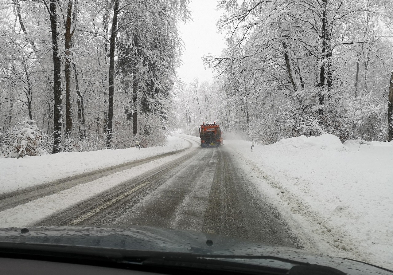Erneuter Wintereinbruch im Kreis Lippe: Müllabfuhr gestoppt – Nachholtermin am Samstag geplant