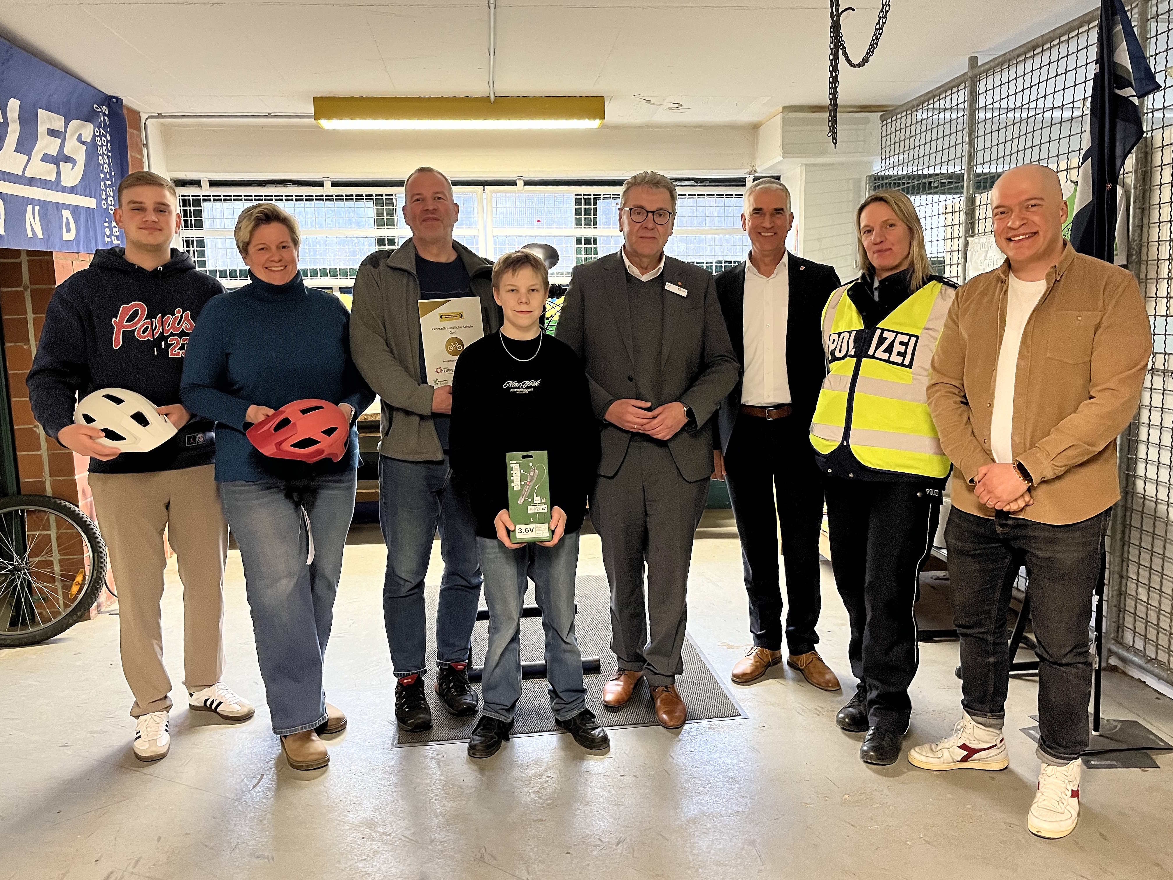 Vorbild für sichere Mobilität: Geschwister-Scholl-Gesamtschule erhält als erste Schule Gold-Status – Lemgo Radio