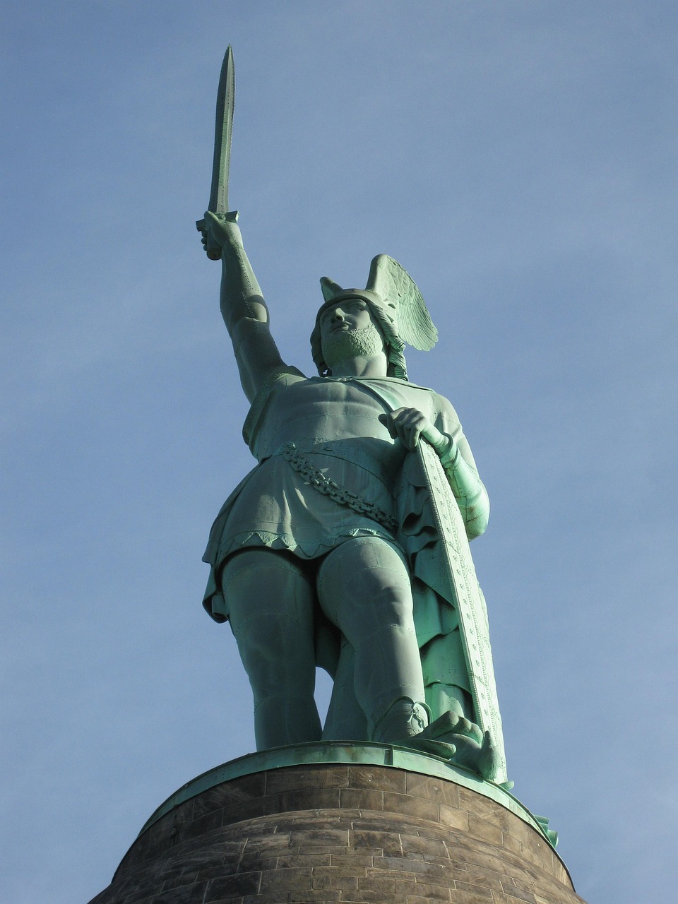 Proteste gegen den Besuch des AfD-Chefs Höcke am Hermannsdenkmal – Lemgo Radio