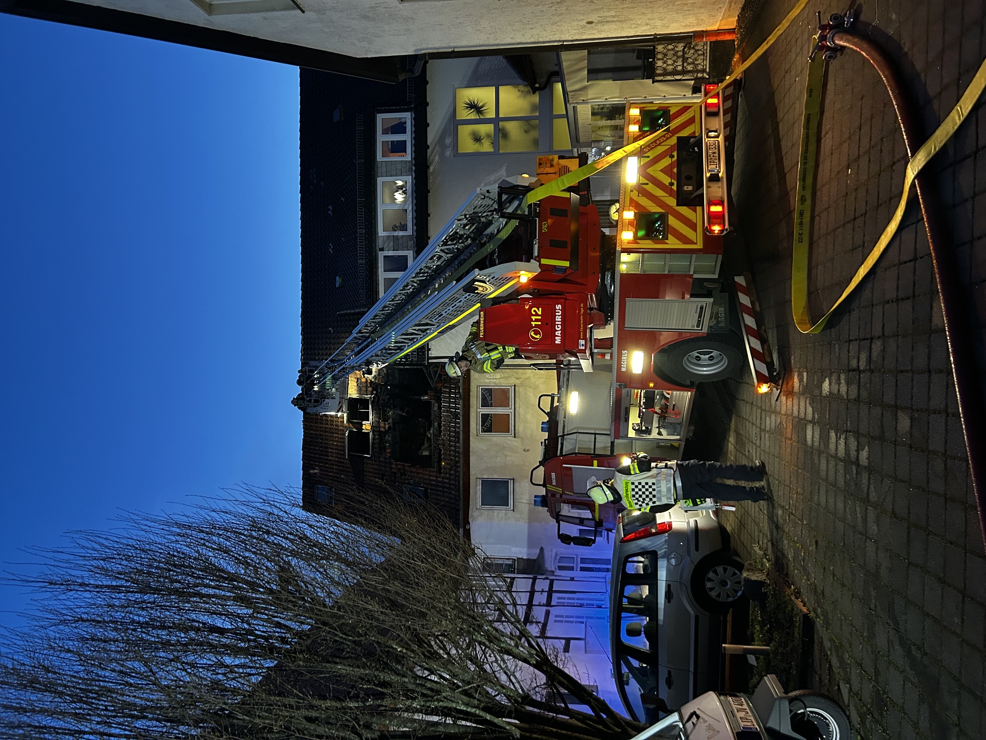 Dachgeschossbrand in Lemgo: Vier Personen aus Wohnhaus gerettet – Lemgo Radio