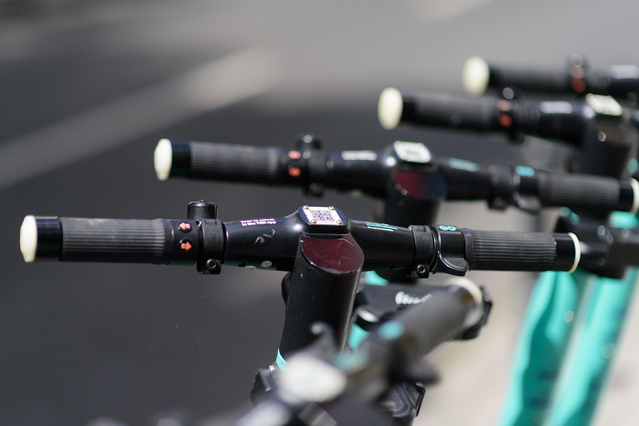 17-Jähriger mit getuntem E-Scooter und Alkohol am Steuer gestoppt – Lemgo Radio