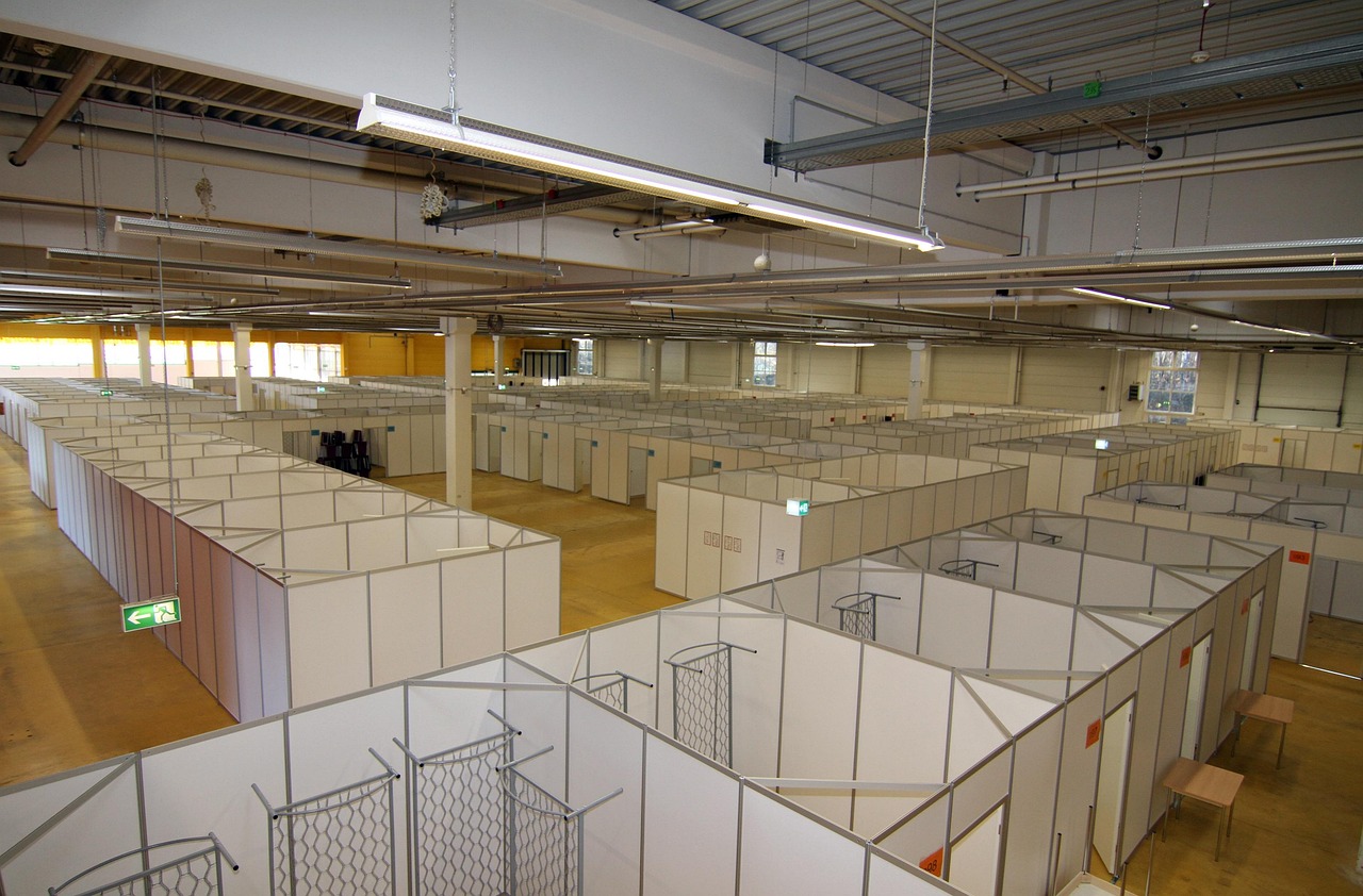 Europa verzeichnet starken Rückgang bei Asylanträgen – Migration 2025 auf dem Prüfstand – Lemgo Radio