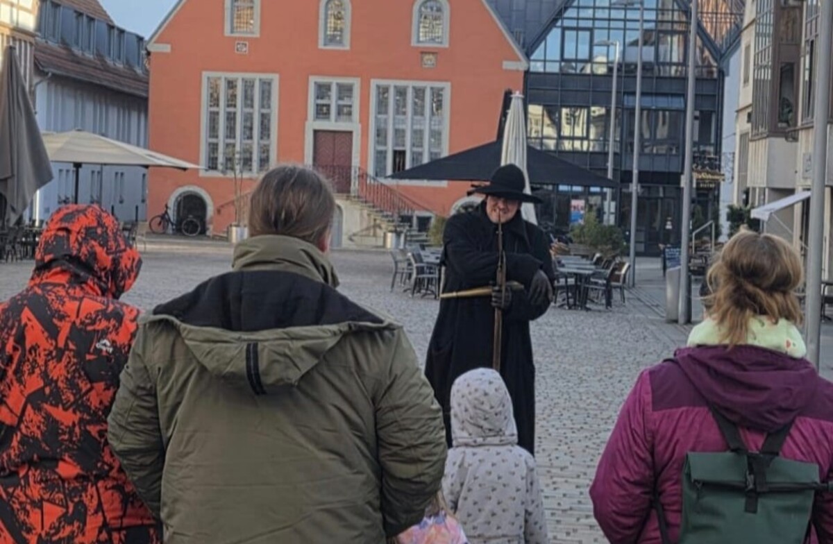 Auf Zeitreise durch Lemgo: Familien entdecken Geschichte mit dem Nachtwächter – Lemgo Radio