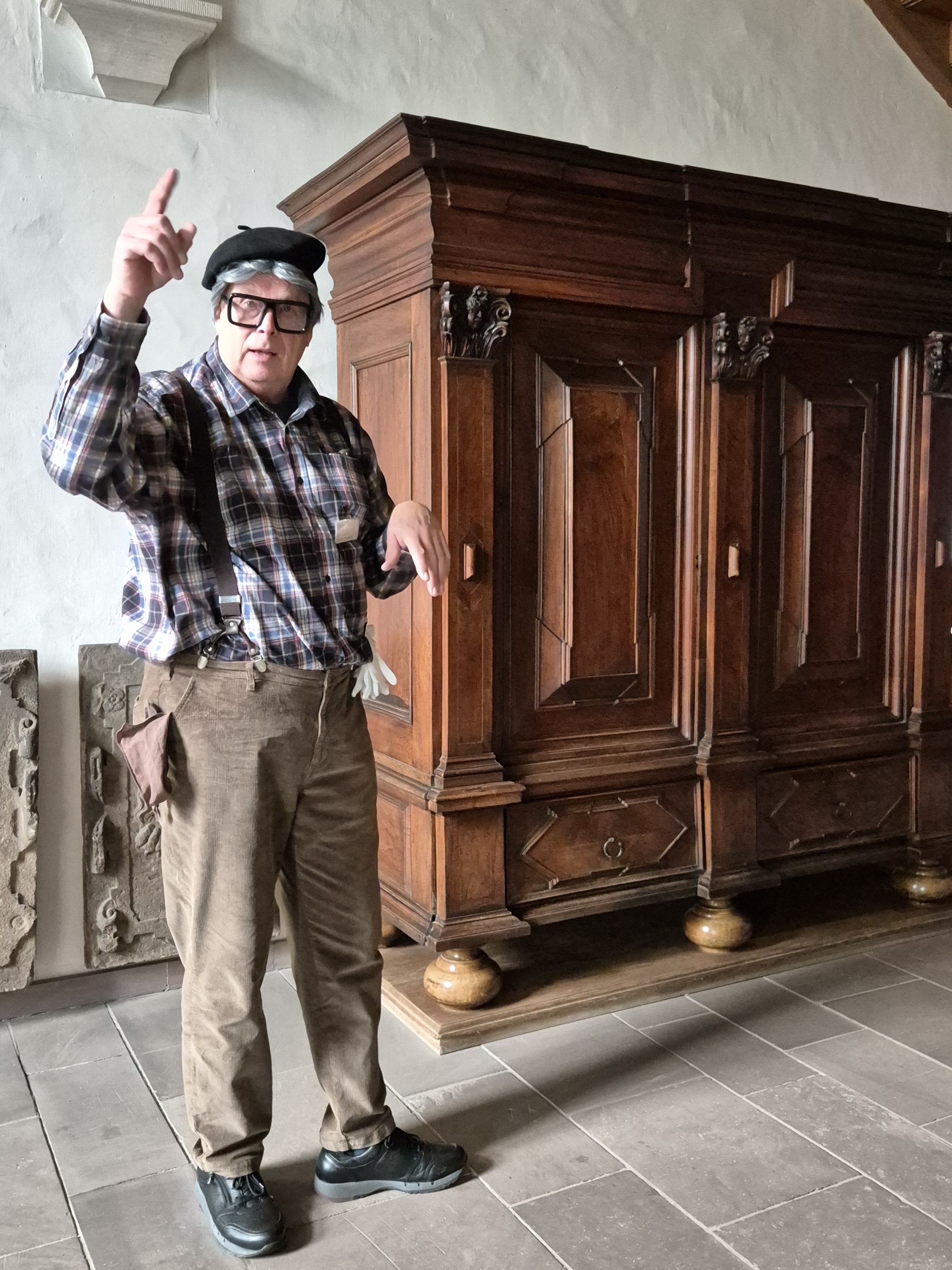 Grummelnd durchs Museum: Kult-Führung kehrt nach Detmold zurück – Lemgo Radio