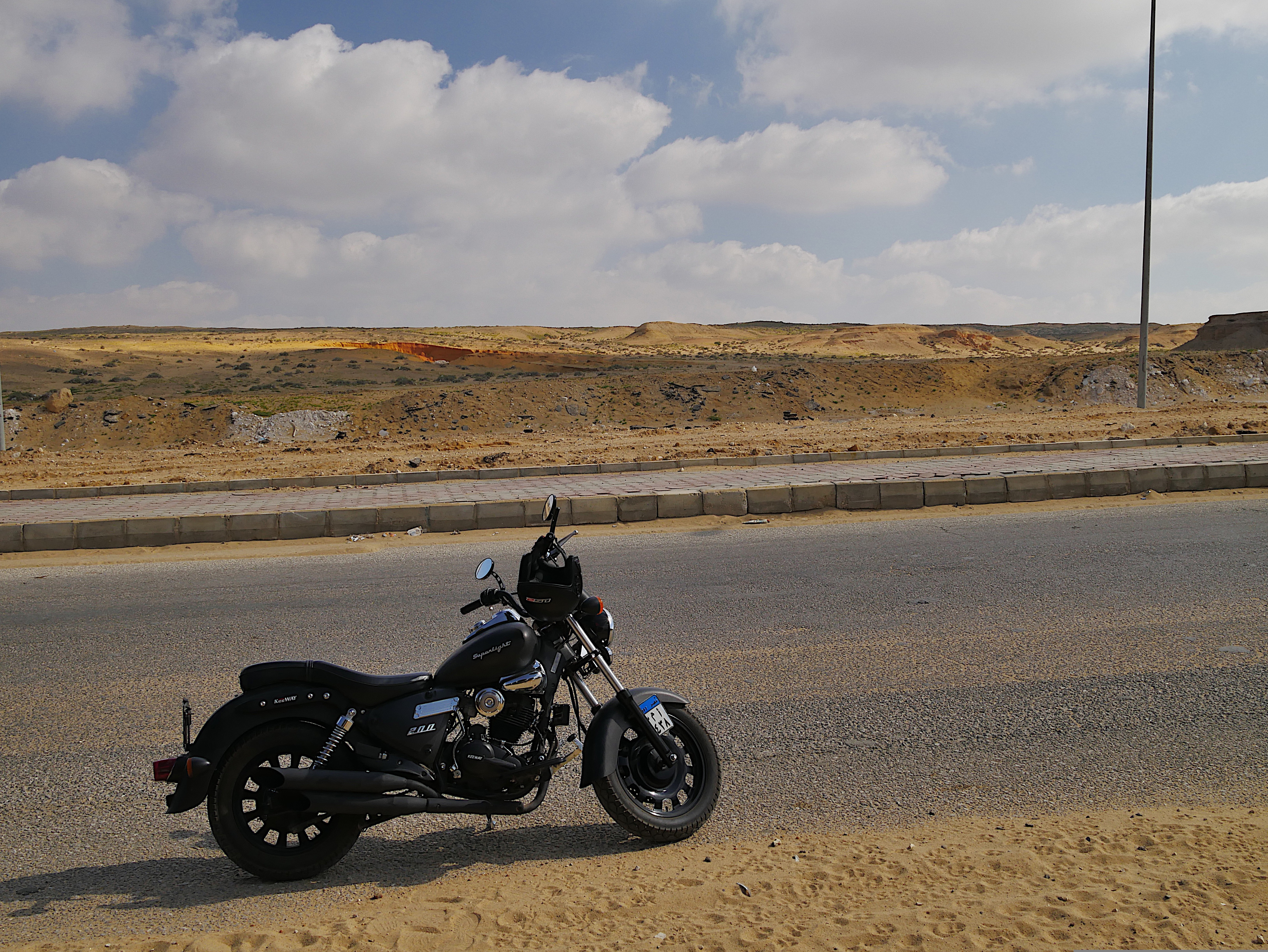Motorradfahrer stürzt in Kurve: Unfall endet im Zaun einer Wiese – Lemgo Radio