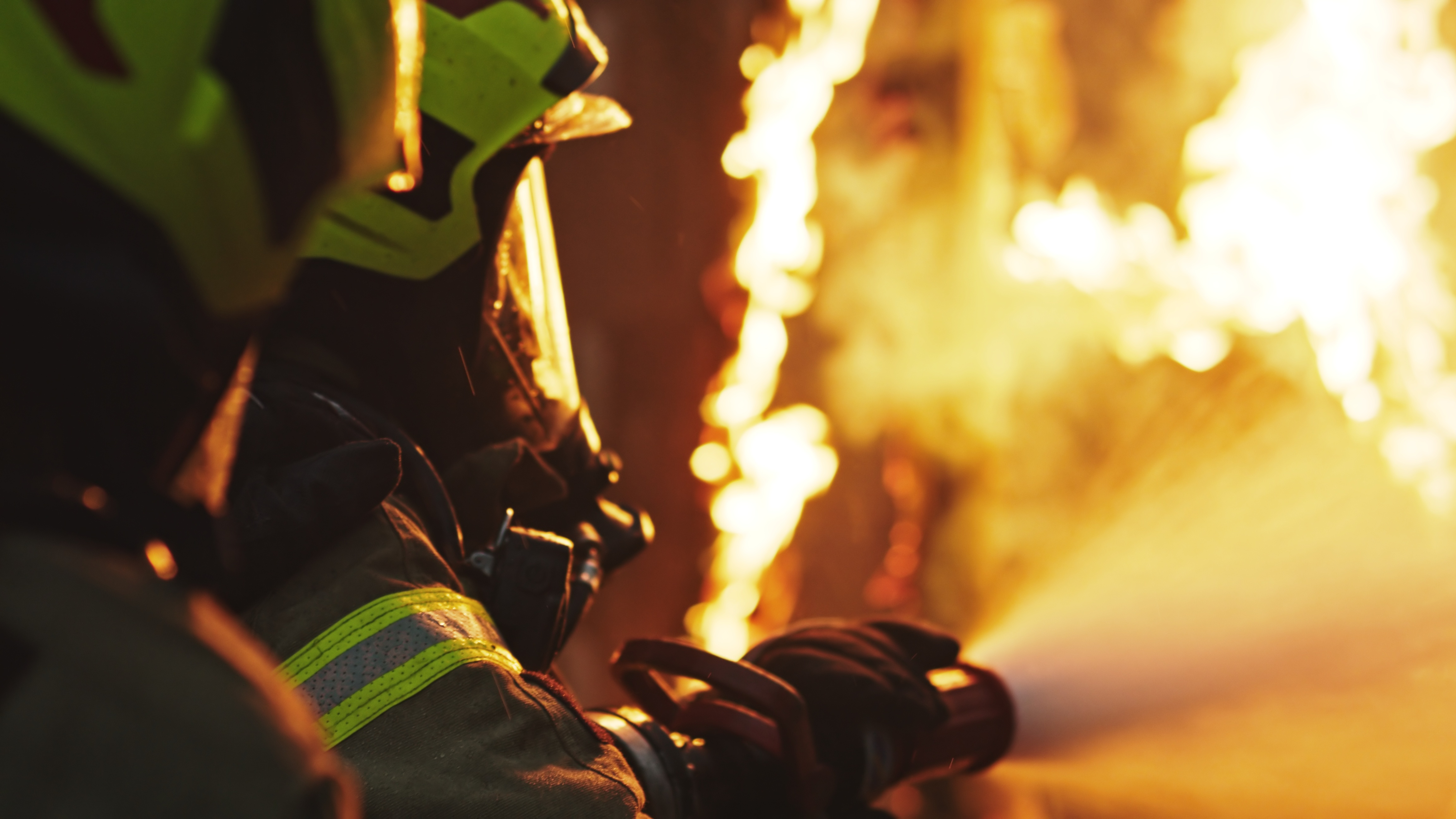 Brand in Lage: Flammen zerstören Dachstuhl – Lemgo Radio