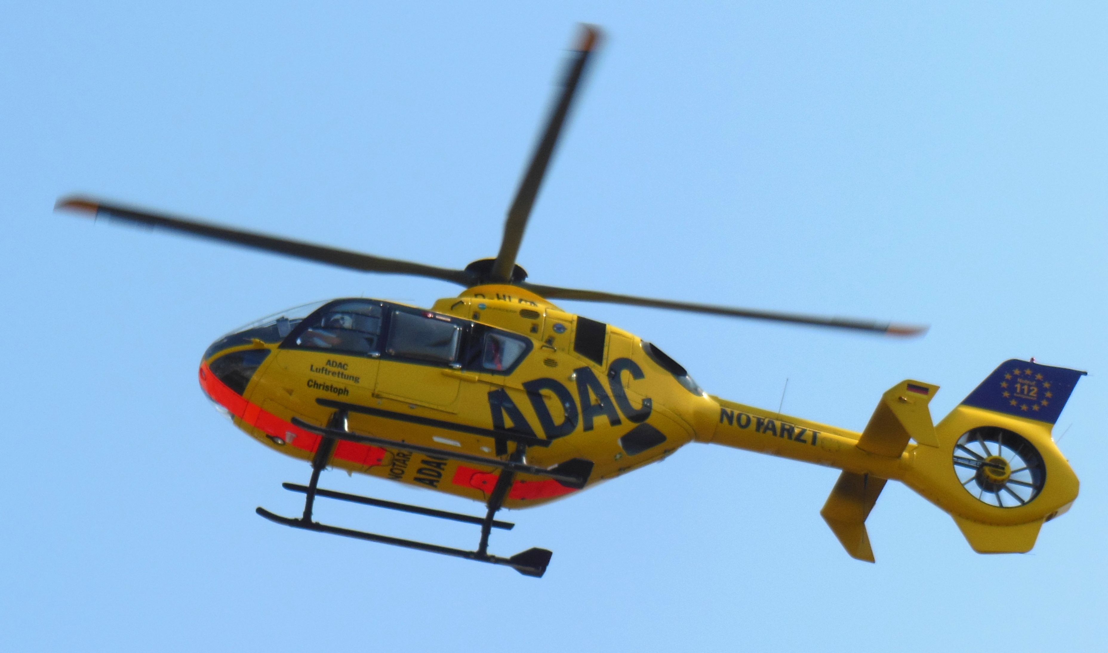 Drama auf Schulhof in Lemgo: Hubschrauber-Einsatz nach schwerem Unfall – Lemgo Radio