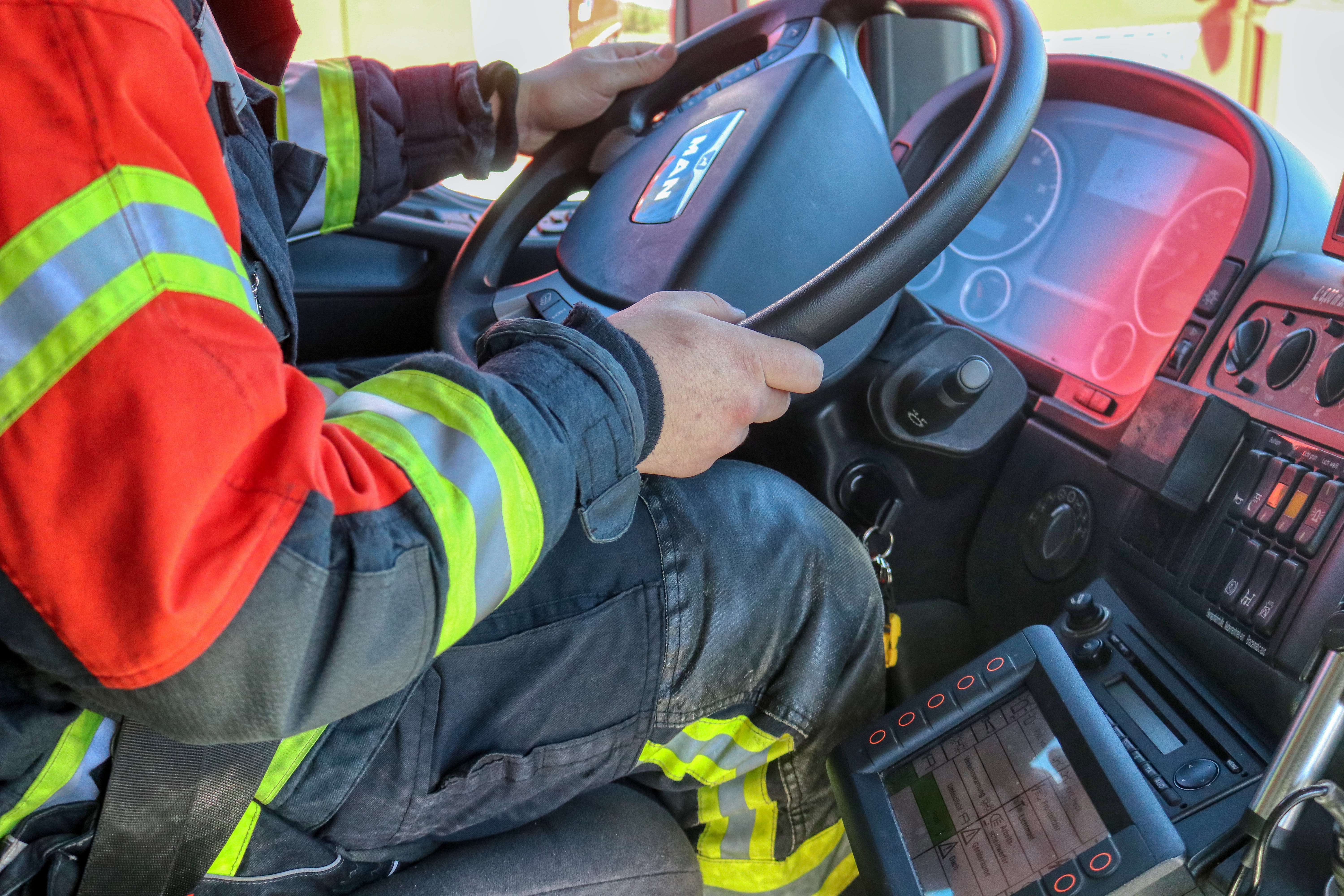 Lkw rollt in Graben: Feuerwehreinsatz in Dörentrup endet glimpflich – Lemgo Radio